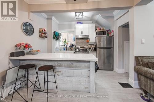 218 Catharine Street N, Hamilton, ON - Indoor Photo Showing Kitchen