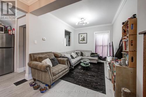 218 Catharine Street N, Hamilton, ON - Indoor Photo Showing Living Room