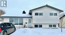 413 Mowat CRESCENT  Saskatoon, SK S7L 4Y4