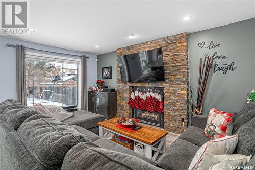 110 Maguire Court, Saskatoon, SK - Indoor Photo Showing Living Room With Fireplace