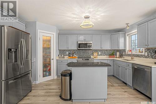 110 Maguire Court, Saskatoon, SK - Indoor Photo Showing Kitchen