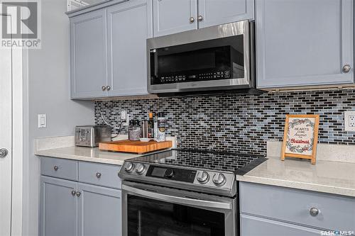 110 Maguire Court, Saskatoon, SK - Indoor Photo Showing Kitchen