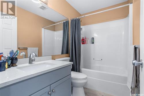 110 Maguire Court, Saskatoon, SK - Indoor Photo Showing Bathroom