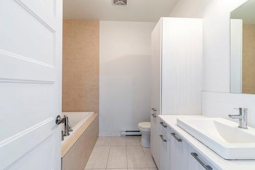 Salle de bains - 806-740 Av. Victoria, Saint-Lambert, QC - Indoor Photo Showing Bathroom