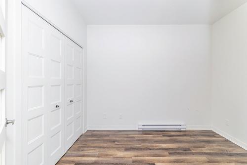 Boudoir - 806-740 Av. Victoria, Saint-Lambert, QC - Indoor Photo Showing Other Room