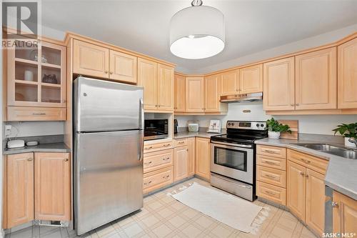 39 Churchill Court, Saskatoon, SK - Indoor Photo Showing Kitchen