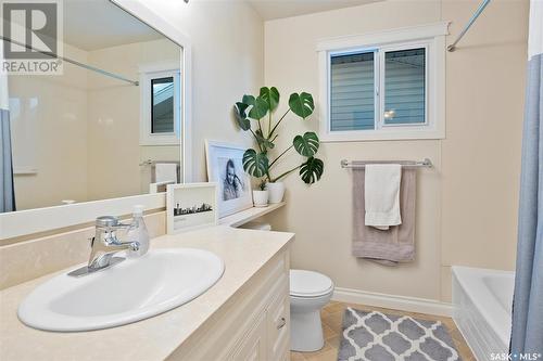 39 Churchill Court, Saskatoon, SK - Indoor Photo Showing Bathroom