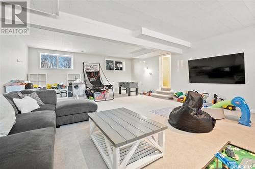 39 Churchill Court, Saskatoon, SK - Indoor Photo Showing Living Room