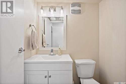 39 Churchill Court, Saskatoon, SK - Indoor Photo Showing Bathroom