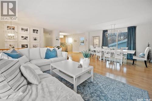 39 Churchill Court, Saskatoon, SK - Indoor Photo Showing Living Room