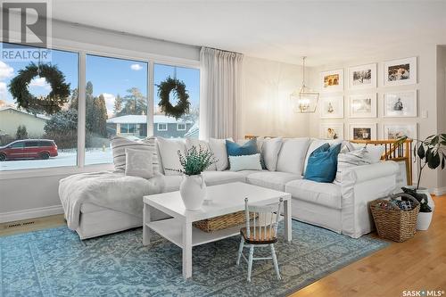 39 Churchill Court, Saskatoon, SK - Indoor Photo Showing Living Room