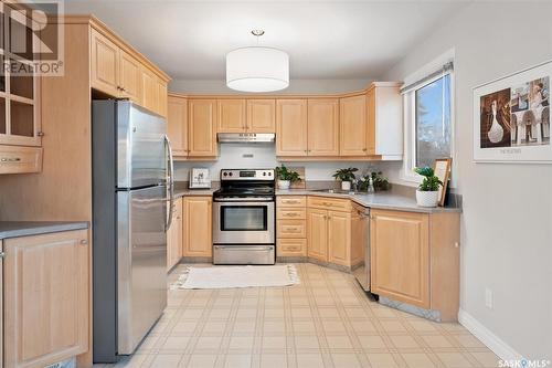 39 Churchill Court, Saskatoon, SK - Indoor Photo Showing Kitchen