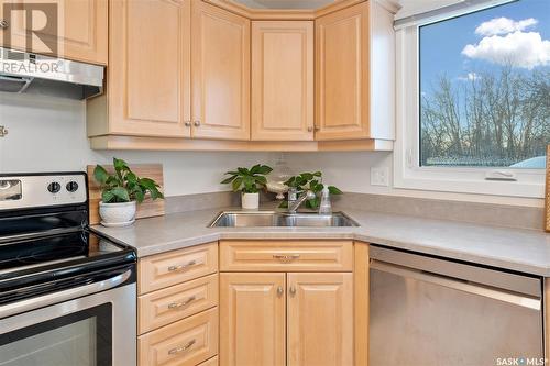 39 Churchill Court, Saskatoon, SK - Indoor Photo Showing Kitchen With Double Sink