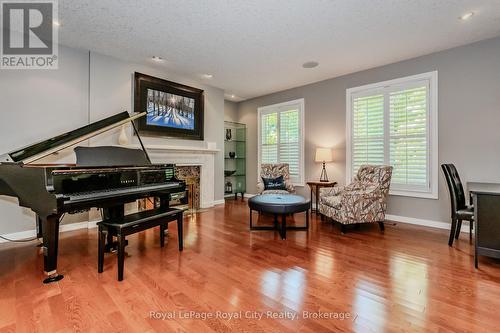 586 Eastgate Walk, Waterloo, ON - Indoor Photo Showing Living Room