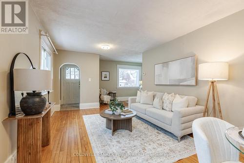 212 Windsor Avenue, London, ON - Indoor Photo Showing Living Room