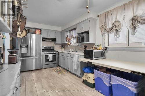 157 Marconi Boulevard, London, ON - Indoor Photo Showing Kitchen