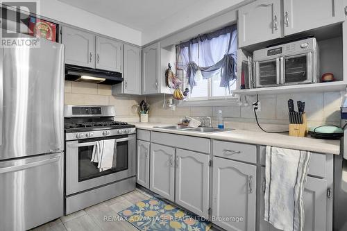 157 Marconi Boulevard, London, ON - Indoor Photo Showing Kitchen With Double Sink