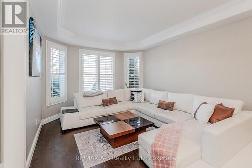 252 Edgewater Crescent, Kitchener, ON - Indoor Photo Showing Living Room