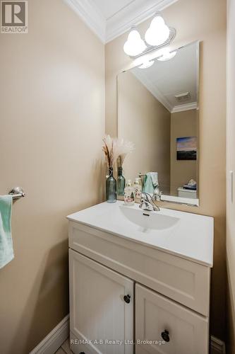 252 Edgewater Crescent, Kitchener, ON - Indoor Photo Showing Bathroom