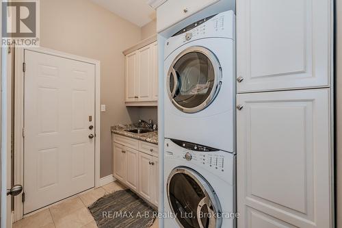 252 Edgewater Crescent, Kitchener, ON - Indoor Photo Showing Laundry Room