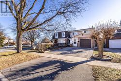 3328 CHOKECHERRY CRESCENT  Mississauga, ON L5L 1A9