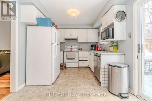 80 Middlemiss Crescent, Cambridge, ON - Indoor Photo Showing Kitchen