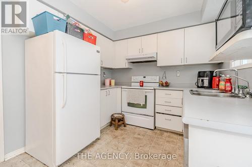 80 Middlemiss Crescent, Cambridge, ON - Indoor Photo Showing Kitchen