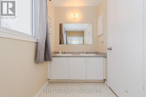 80 Middlemiss Crescent, Cambridge, ON - Indoor Photo Showing Bathroom