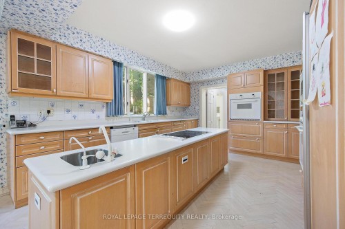 2 Chieftain Crescent, Toronto, ON - Indoor Photo Showing Kitchen With Double Sink
