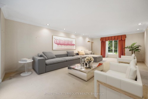 2 Chieftain Crescent, Toronto, ON - Indoor Photo Showing Living Room