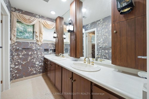 2 Chieftain Crescent, Toronto, ON - Indoor Photo Showing Bathroom