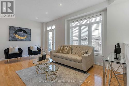 3065 Mission Hill Drive, Mississauga, ON - Indoor Photo Showing Living Room