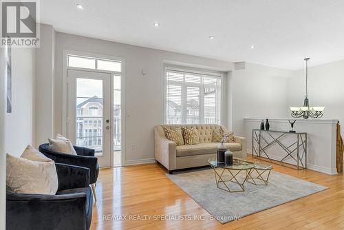 3065 Mission Hill Drive, Mississauga, ON - Indoor Photo Showing Living Room