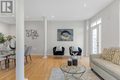 3065 Mission Hill Drive, Mississauga, ON - Indoor Photo Showing Living Room