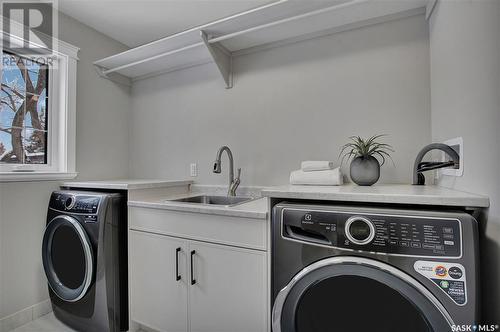 1112 9Th Street E, Saskatoon, SK - Indoor Photo Showing Laundry Room