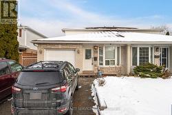 556 CHANTENAY DRIVE  Mississauga, ON L5A 1G2