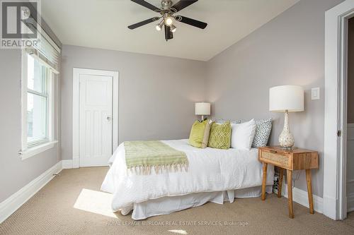 209 Weir Street N, Hamilton, ON - Indoor Photo Showing Bedroom