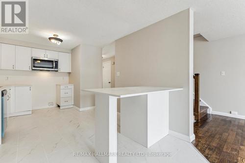 213 Snowdrop Crescent, Kitchener, ON - Indoor Photo Showing Kitchen