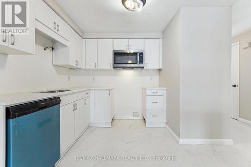 213 Snowdrop Crescent, Kitchener, ON - Indoor Photo Showing Kitchen