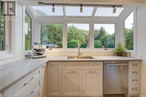 587 Manorwood Court, Waterloo, ON - Indoor Photo Showing Kitchen