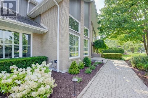 587 Manorwood Court, Waterloo, ON - Outdoor