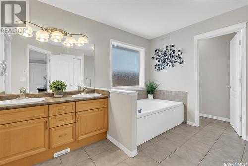 306 Wright Court, Saskatoon, SK - Indoor Photo Showing Bathroom