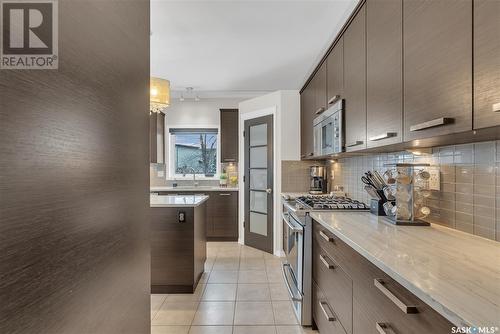 306 Wright Court, Saskatoon, SK - Indoor Photo Showing Kitchen With Upgraded Kitchen