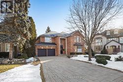 1283 LINDBURGH COURT  Mississauga, ON L5H 4J2