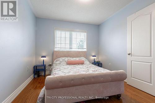 3404 Angel Pass Drive, Mississauga, ON - Indoor Photo Showing Bedroom