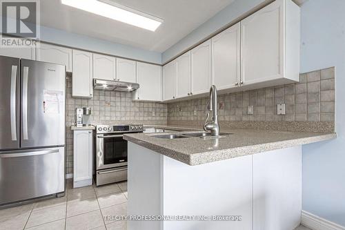 3404 Angel Pass Drive, Mississauga, ON - Indoor Photo Showing Kitchen With Double Sink With Upgraded Kitchen