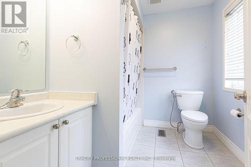 3404 Angel Pass Drive, Mississauga, ON - Indoor Photo Showing Bathroom