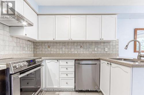 3404 Angel Pass Drive, Mississauga, ON - Indoor Photo Showing Kitchen With Double Sink With Upgraded Kitchen