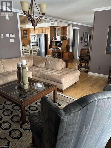 2 Joanne Crescent, Minto, ON - Indoor Photo Showing Living Room
