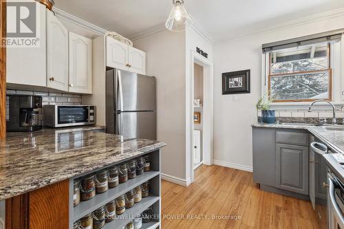 645 Emery Street E, London, ON - Indoor Photo Showing Kitchen